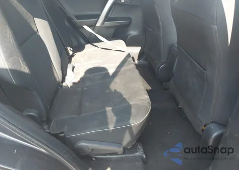 2017 Toyota Rav4 Xle z USA, uszkodzony, nr VIN JTMWFREV8HJ127411